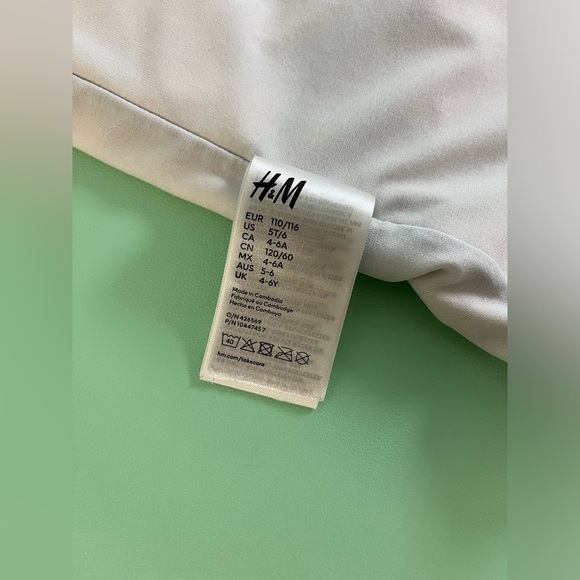 H&M Girl One Piece Navy Swimsuit with Floral Print, Girl Size 4-6,girl swimsuit - Picture 5 of 6